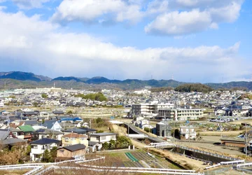 高槻市の街並みと地域密着のイメージ